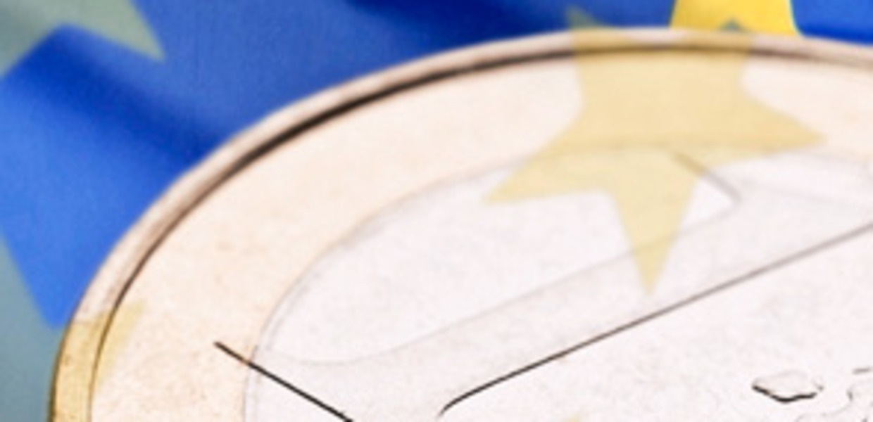 Europa Flagge und 1 Euro