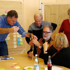 Bürger erarbeiten zusammen etwas