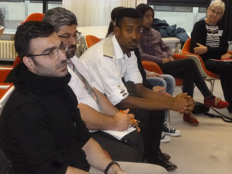 Teilnehmerinnen und Teilnehmer eines Workshops beim „Kommunalen Flüchtlingsdialog Ulm“